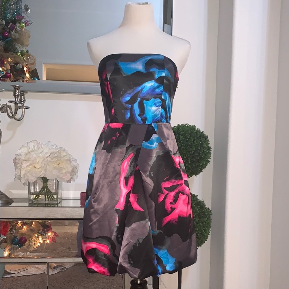 COPY - Vibrant dress by Express Design Studio. Sz.8
Pit to Pit 16”, Pit to hem …
